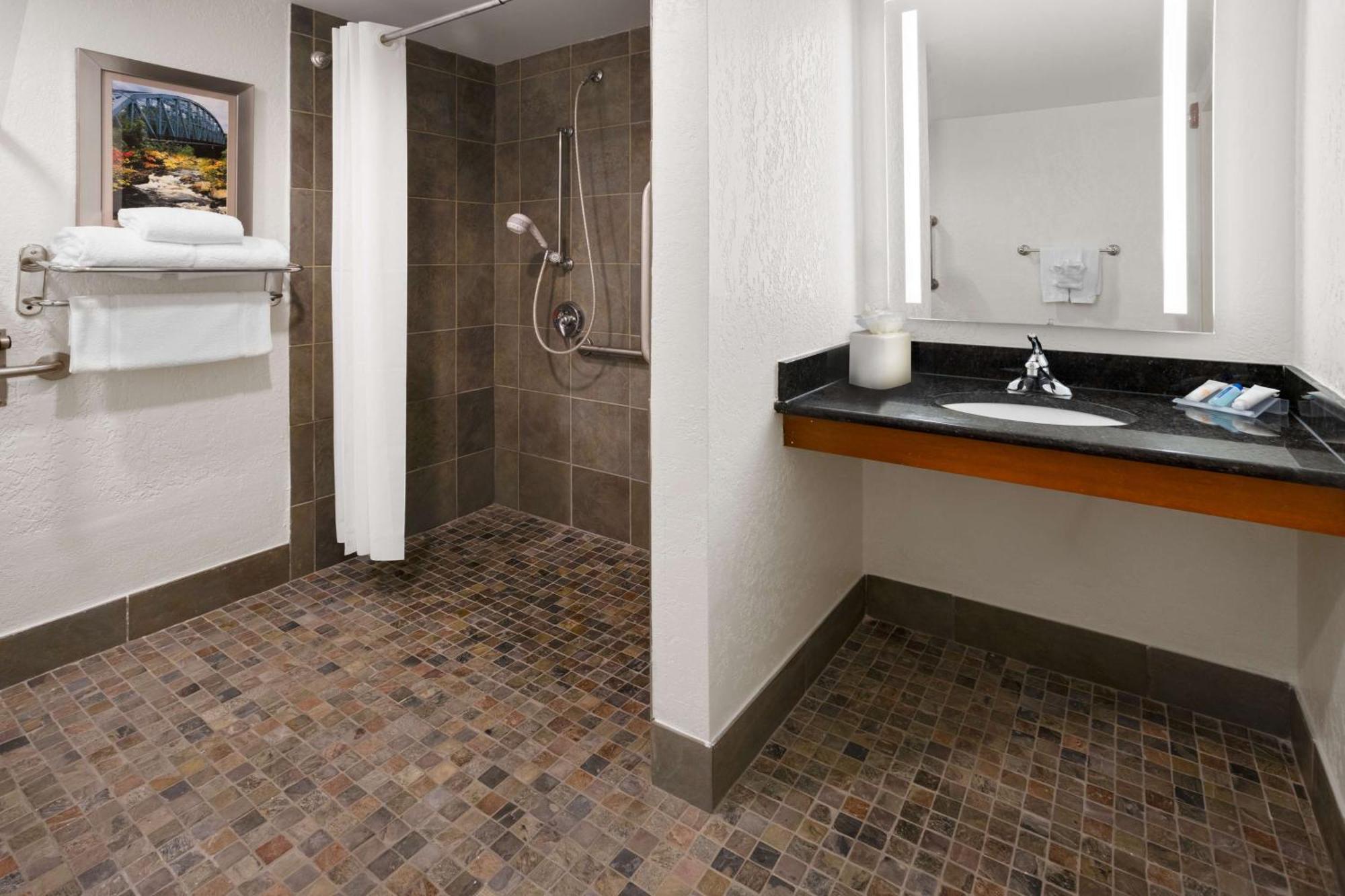 Hilton Garden Inn Milford Ngoại thất bức ảnh